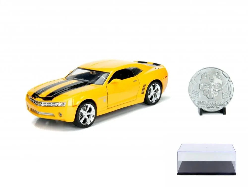 1:24 HWR Die Cast Transform Chevy Camara Bumblee 